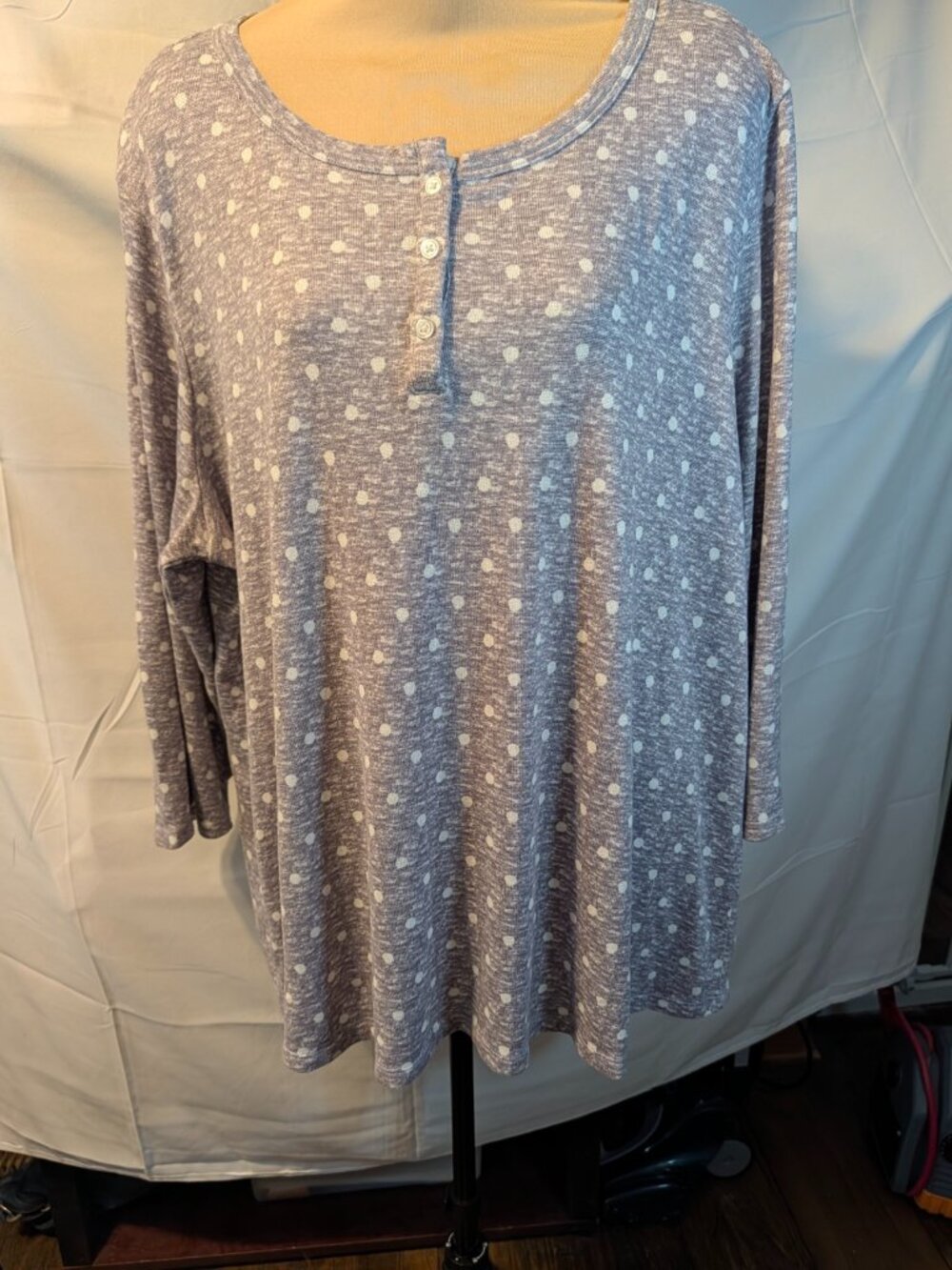 Izod T-Shirt Womens 2X 3/4 sleeves Buttons Gray/White Dots Scoop Neck Vintage